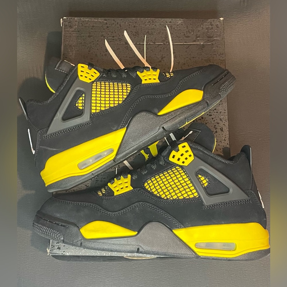 2023 Jordan 4 Retro Size 8 Men/9.5 Women